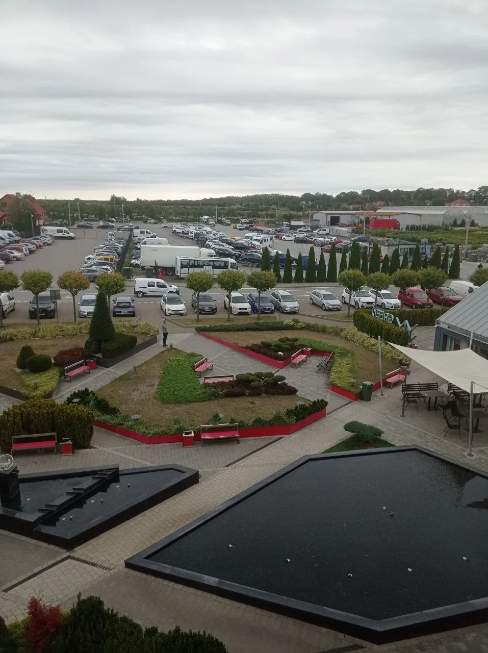 Територія митного оформлення у Городку: майданчик з автомобілями